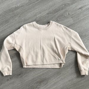 Vuori Women's Light Cream Cropped Sweatshirt
